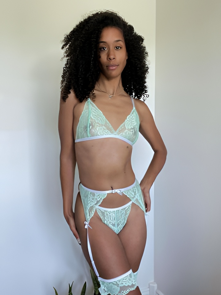 Индивидуалка Искра, доступна для личного знакомства от 10000 руб