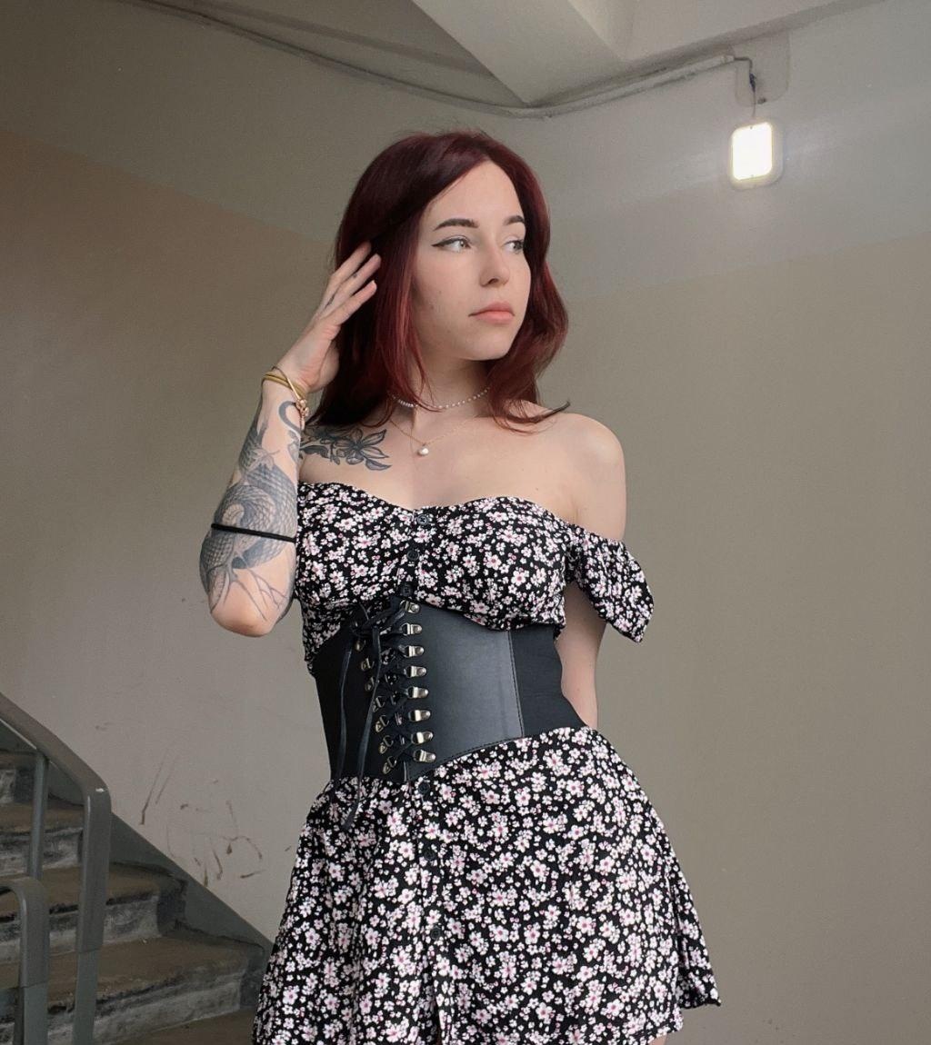 Карина привлекательная девушка из Кольчугино цена от 4000 руб