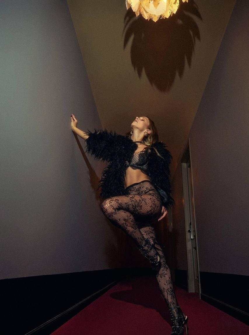 Света привлекальеная девушка из Кольчугино цена от 6000 руб