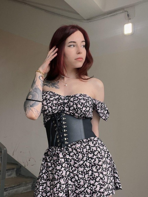 Карина привлекательная девушка из Кольчугино цена от 4000 руб