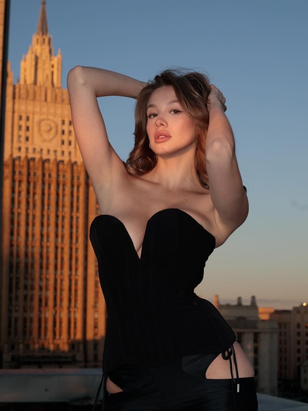 Инесса привлекательная девушка из Кольчугино цена от 7000 руб