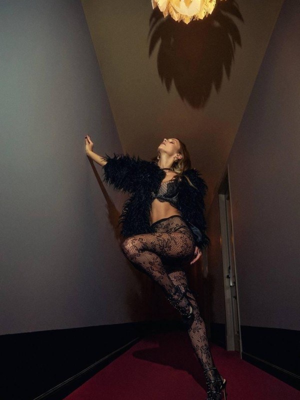 Света привлекательная девушка из Кольчугино цена от 6000 руб